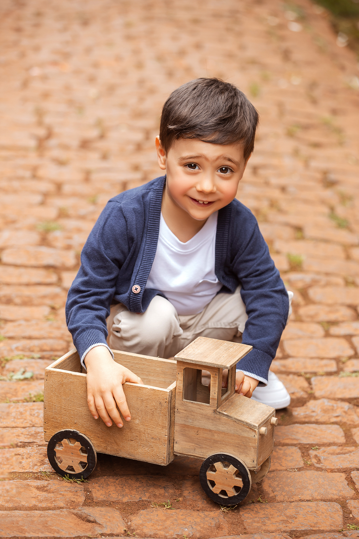 aniversario_3_anos sessao_3_anos sessao_externa fotos_3_anos fotografia_infantil fotografia_crianca ensaio_infantil menino_3_anos fotos_ao_ar_livre natureza brincadeira aventura curiosidade energia diversao momentos_unicos criancas_felizes espontaneidade 