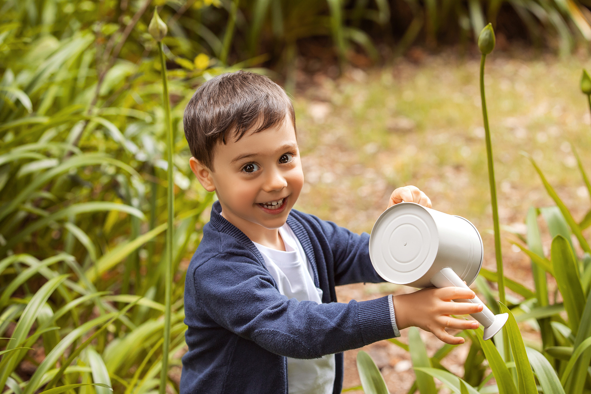aniversario_3_anos sessao_3_anos sessao_externa fotos_3_anos fotografia_infantil fotografia_crianca ensaio_infantil menino_3_anos fotos_ao_ar_livre natureza brincadeira aventura curiosidade energia diversao momentos_unicos criancas_felizes espontaneidade 