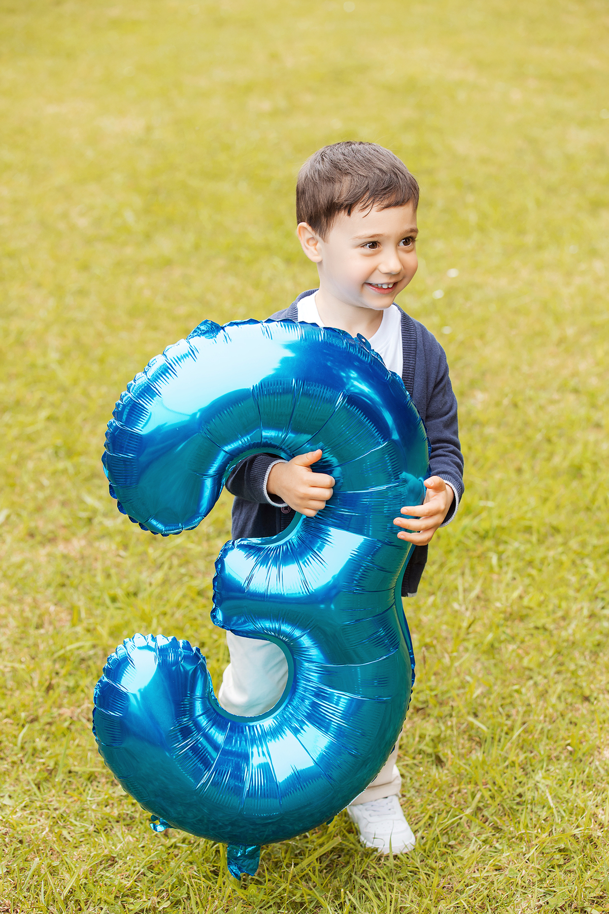 aniversario_3_anos sessao_3_anos sessao_externa fotos_3_anos fotografia_infantil fotografia_crianca ensaio_infantil menino_3_anos fotos_ao_ar_livre natureza brincadeira aventura curiosidade energia diversao momentos_unicos criancas_felizes espontaneidade 
