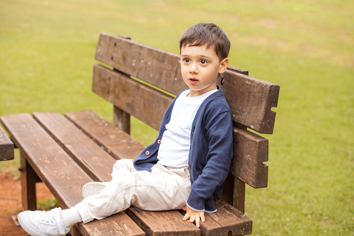 aniversario_3_anos sessao_3_anos sessao_externa fotos_3_anos fotografia_infantil fotografia_crianca ensaio_infantil menino_3_anos fotos_ao_ar_livre natureza brincadeira aventura curiosidade energia diversao momentos_unicos criancas_felizes espontaneidade 