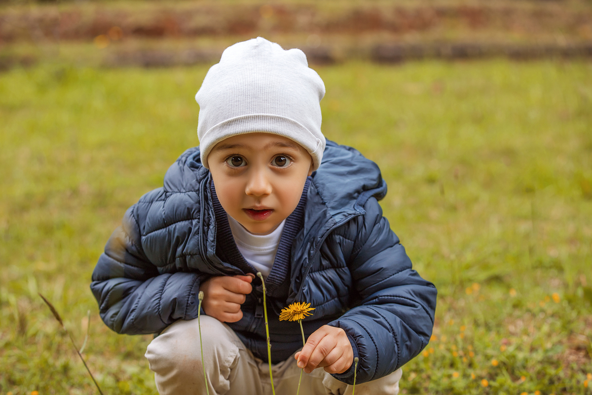 aniversario_3_anos sessao_3_anos sessao_externa fotos_3_anos fotografia_infantil fotografia_crianca ensaio_infantil menino_3_anos fotos_ao_ar_livre natureza brincadeira aventura curiosidade energia diversao momentos_unicos criancas_felizes espontaneidade 