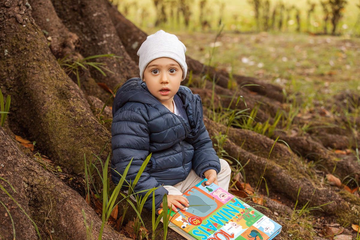 aniversario_3_anos sessao_3_anos sessao_externa fotos_3_anos fotografia_infantil fotografia_crianca ensaio_infantil menino_3_anos fotos_ao_ar_livre natureza brincadeira aventura curiosidade energia diversao momentos_unicos criancas_felizes espontaneidade 