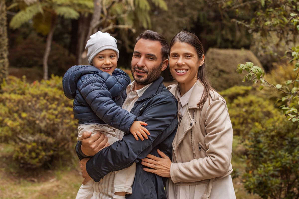 aniversario_3_anos sessao_3_anos sessao_externa fotos_3_anos fotografia_infantil fotografia_crianca ensaio_infantil menino_3_anos fotos_ao_ar_livre natureza brincadeira aventura curiosidade energia diversao momentos_unicos criancas_felizes espontaneidade 