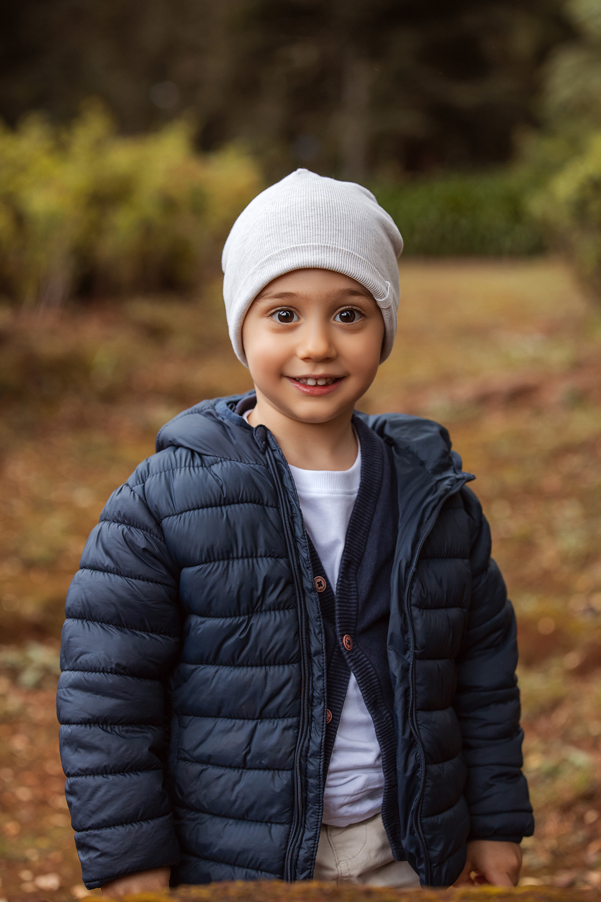 aniversario_3_anos sessao_3_anos sessao_externa fotos_3_anos fotografia_infantil fotografia_crianca ensaio_infantil menino_3_anos fotos_ao_ar_livre natureza brincadeira aventura curiosidade energia diversao momentos_unicos criancas_felizes espontaneidade 