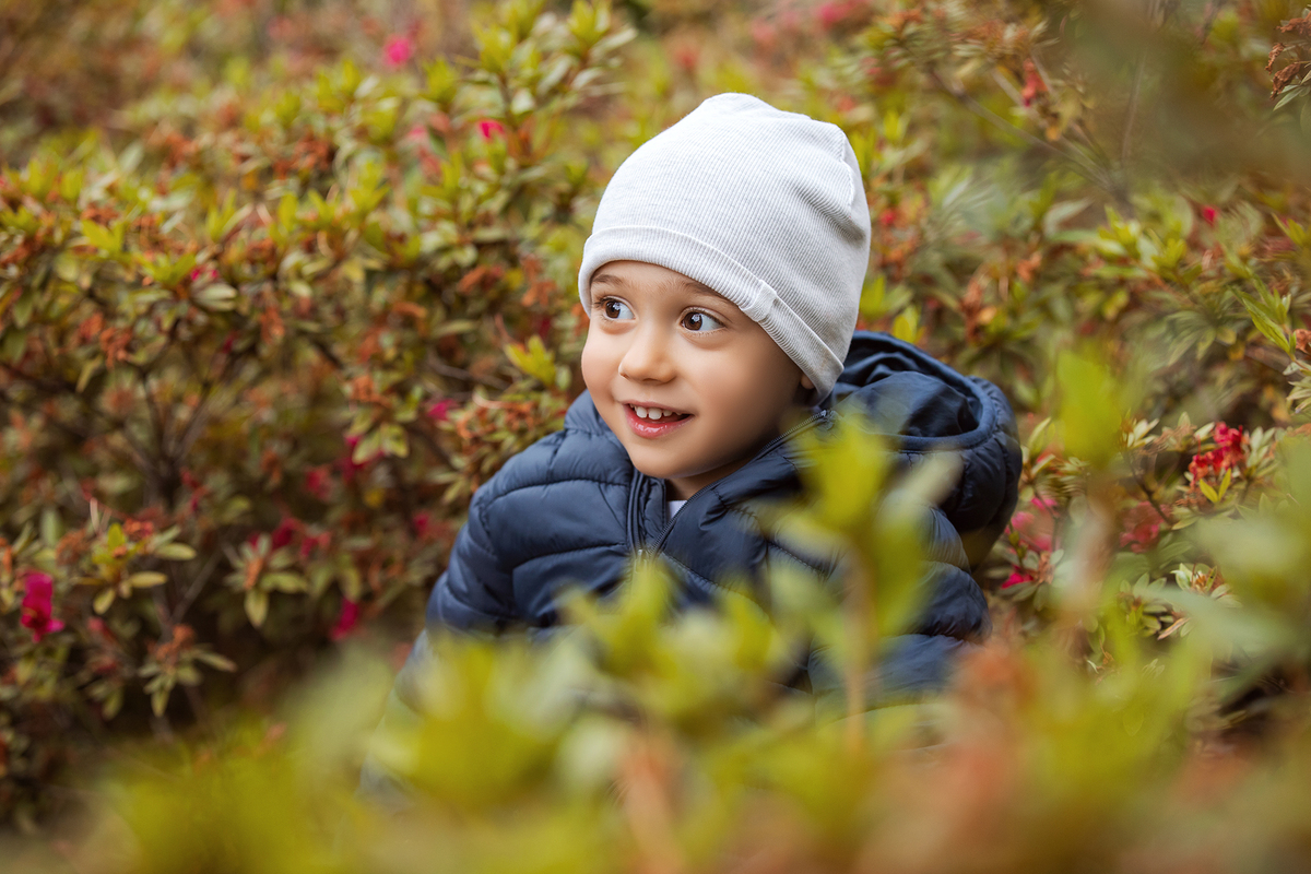 aniversario_3_anos sessao_3_anos sessao_externa fotos_3_anos fotografia_infantil fotografia_crianca ensaio_infantil menino_3_anos fotos_ao_ar_livre natureza brincadeira aventura curiosidade energia diversao momentos_unicos criancas_felizes espontaneidade 