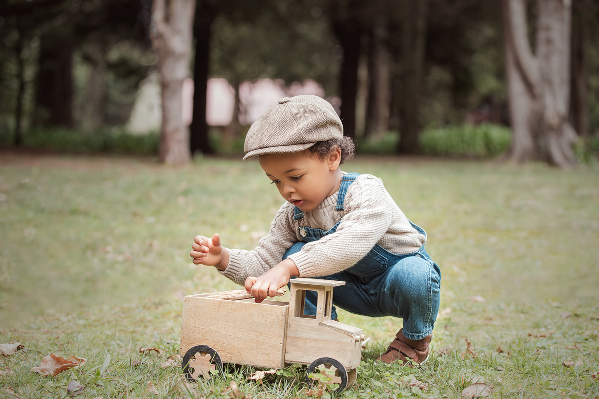 aniversario_3_anos sessao_3_anos sessao_externa fotos_3_anos fotografia_infantil fotografia_crianca ensaio_infantil menino_3_anos fotos_ao_ar_livre natureza brincadeira aventura curiosidade energia diversao momentos_unicos criancas_felizes espontaneidade 