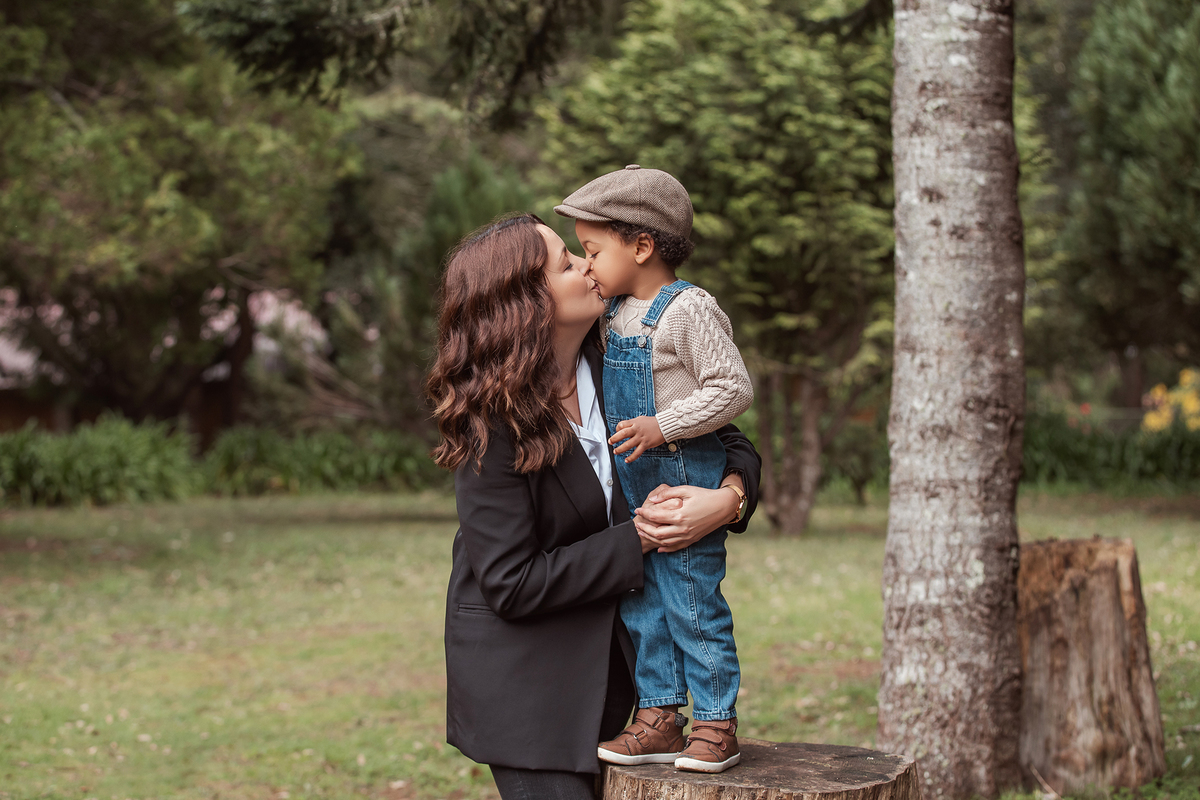 aniversario_3_anos sessao_3_anos sessao_externa fotos_3_anos fotografia_infantil fotografia_crianca ensaio_infantil menino_3_anos fotos_ao_ar_livre natureza brincadeira aventura curiosidade energia diversao momentos_unicos criancas_felizes espontaneidade 