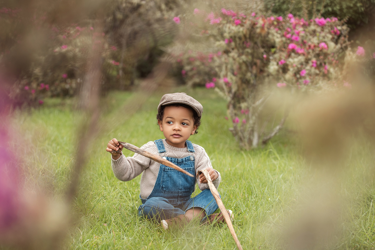 aniversario_3_anos sessao_3_anos sessao_externa fotos_3_anos fotografia_infantil fotografia_crianca ensaio_infantil menino_3_anos fotos_ao_ar_livre natureza brincadeira aventura curiosidade energia diversao momentos_unicos criancas_felizes espontaneidade 