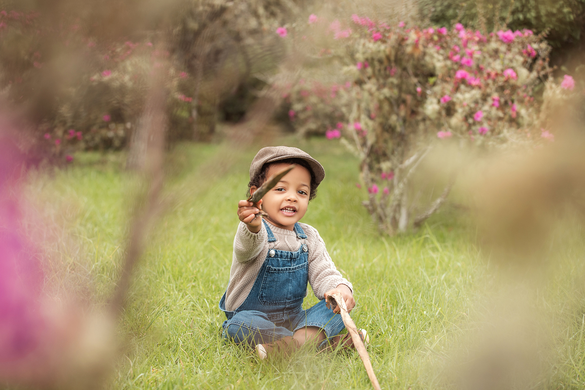 aniversario_3_anos sessao_3_anos sessao_externa fotos_3_anos fotografia_infantil fotografia_crianca ensaio_infantil menino_3_anos fotos_ao_ar_livre natureza brincadeira aventura curiosidade energia diversao momentos_unicos criancas_felizes espontaneidade 