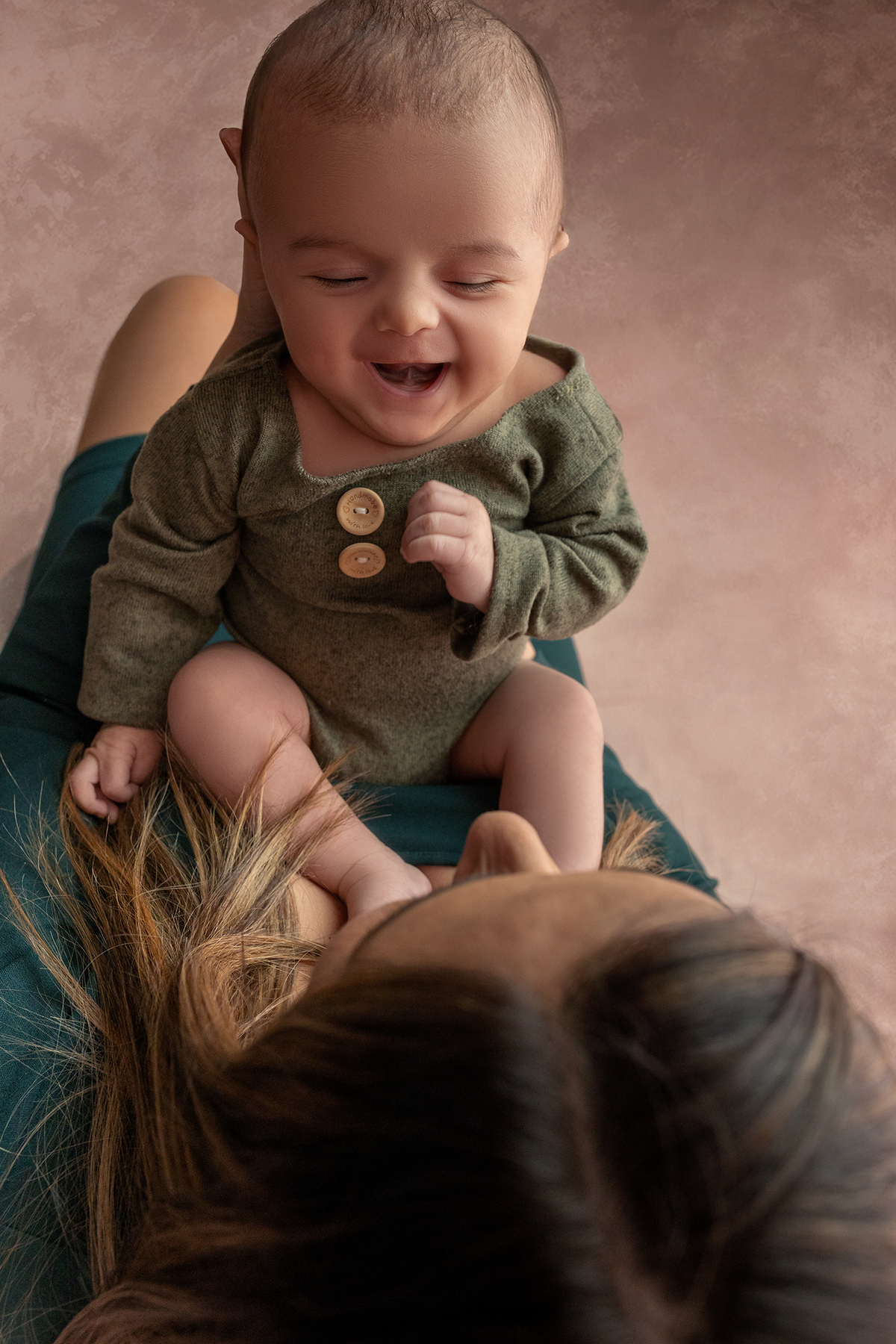 acompanhamento_mensal_fotografia_infantil_fotografia_bebe_ensaio_infantil_crescimento_bebe_primeiro_ano_estudio_fotografico_luz_estudio_maternidade_memorias_familia_criancas_felizes_espontaneidade_momentos_unicos_amor_familia