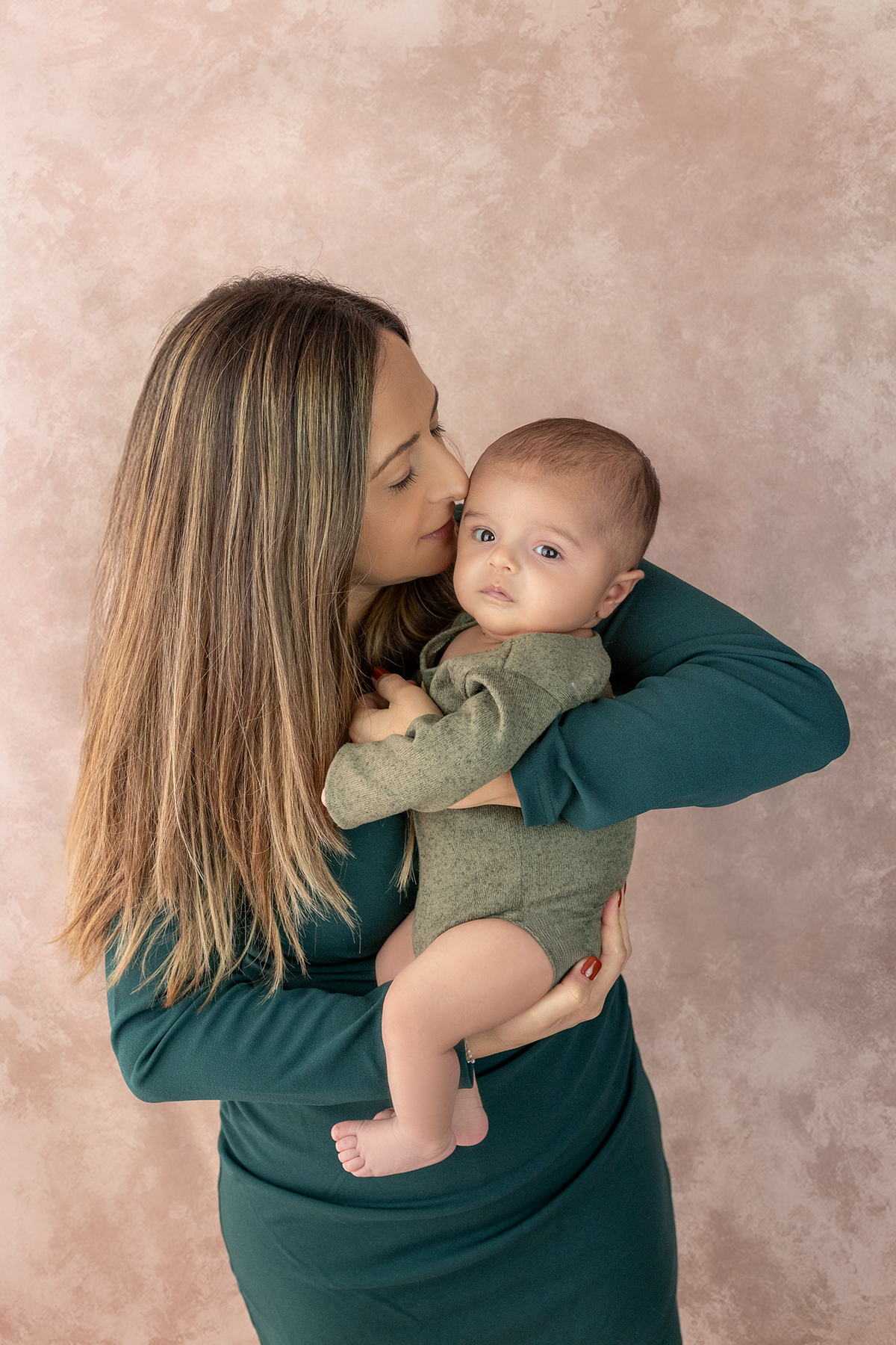 acompanhamento_mensal_fotografia_infantil_fotografia_bebe_ensaio_infantil_crescimento_bebe_primeiro_ano_estudio_fotografico_luz_estudio_maternidade_memorias_familia_criancas_felizes_espontaneidade_momentos_unicos_amor_familia
