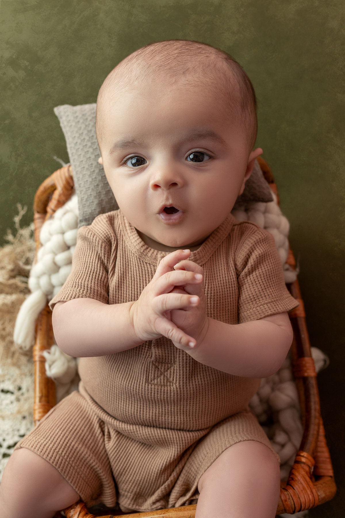 acompanhamento_mensal_fotografia_infantil_fotografia_bebe_ensaio_infantil_crescimento_bebe_primeiro_ano_estudio_fotografico_luz_estudio_maternidade_memorias_familia_criancas_felizes_espontaneidade_momentos_unicos_amor_familia