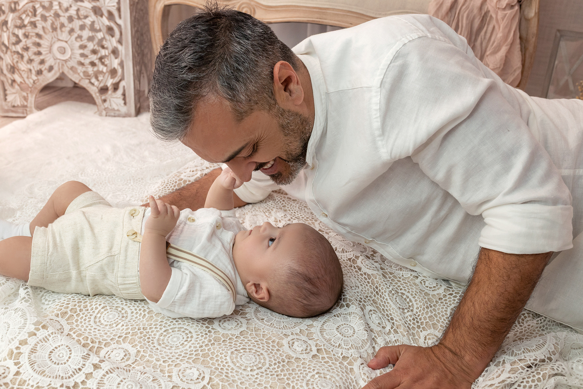 acompanhamento_mensal_fotografia_infantil_fotografia_bebe_ensaio_infantil_crescimento_bebe_primeiro_ano_estudio_fotografico_luz_estudio_maternidade_memorias_familia_criancas_felizes_espontaneidade_momentos_unicos_amor_familia