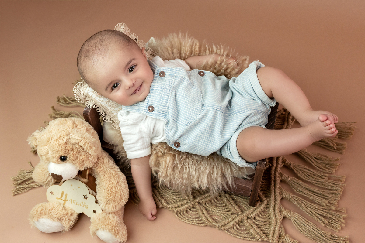 acompanhamento_mensal_fotografia_infantil_fotografia_bebe_ensaio_infantil_crescimento_bebe_primeiro_ano_estudio_fotografico_luz_estudio_maternidade_memorias_familia_criancas_felizes_espontaneidade_momentos_unicos_amor_familia
