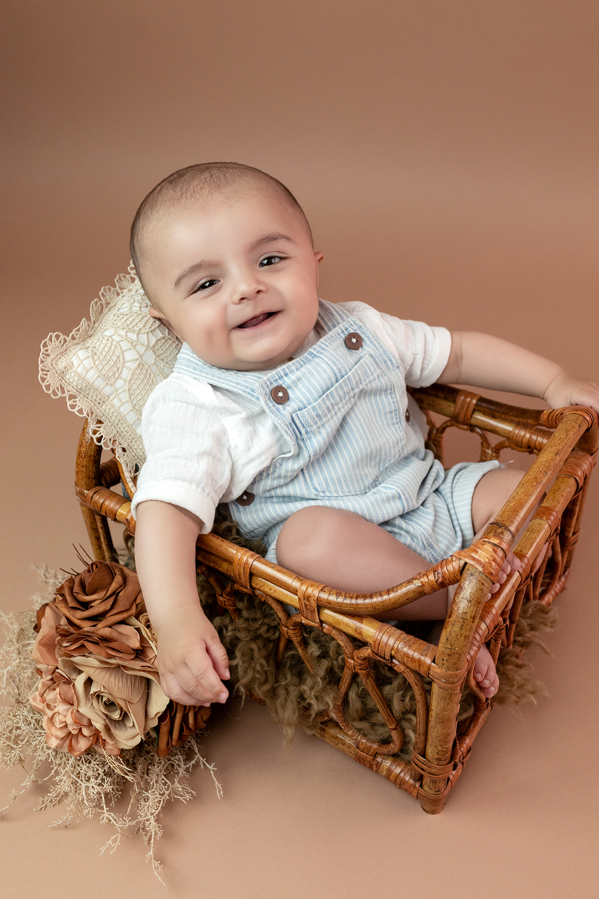 acompanhamento_mensal_fotografia_infantil_fotografia_bebe_ensaio_infantil_crescimento_bebe_primeiro_ano_estudio_fotografico_luz_estudio_maternidade_memorias_familia_criancas_felizes_espontaneidade_momentos_unicos_amor_familia