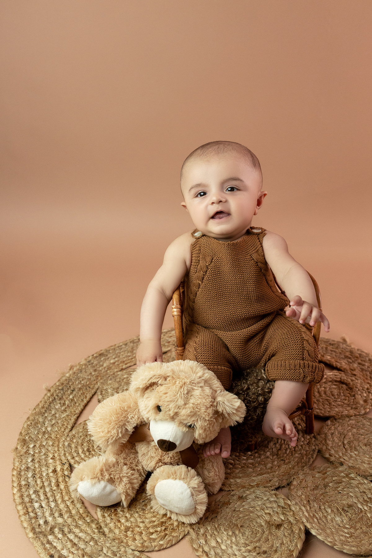 acompanhamento_mensal_fotografia_infantil_fotografia_bebe_ensaio_infantil_crescimento_bebe_primeiro_ano_estudio_fotografico_luz_estudio_maternidade_memorias_familia_criancas_felizes_espontaneidade_momentos_unicos_amor_familia