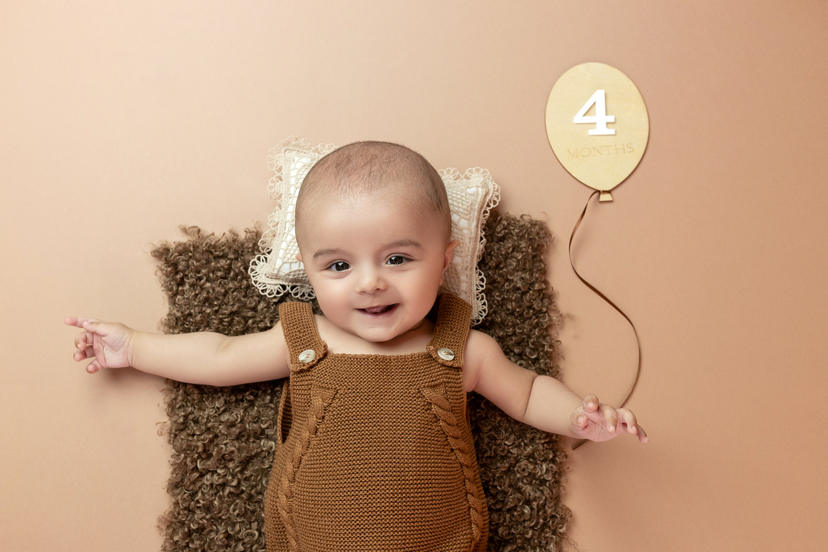 acompanhamento_mensal_fotografia_infantil_fotografia_bebe_ensaio_infantil_crescimento_bebe_primeiro_ano_estudio_fotografico_luz_estudio_maternidade_memorias_familia_criancas_felizes_espontaneidade_momentos_unicos_amor_familia