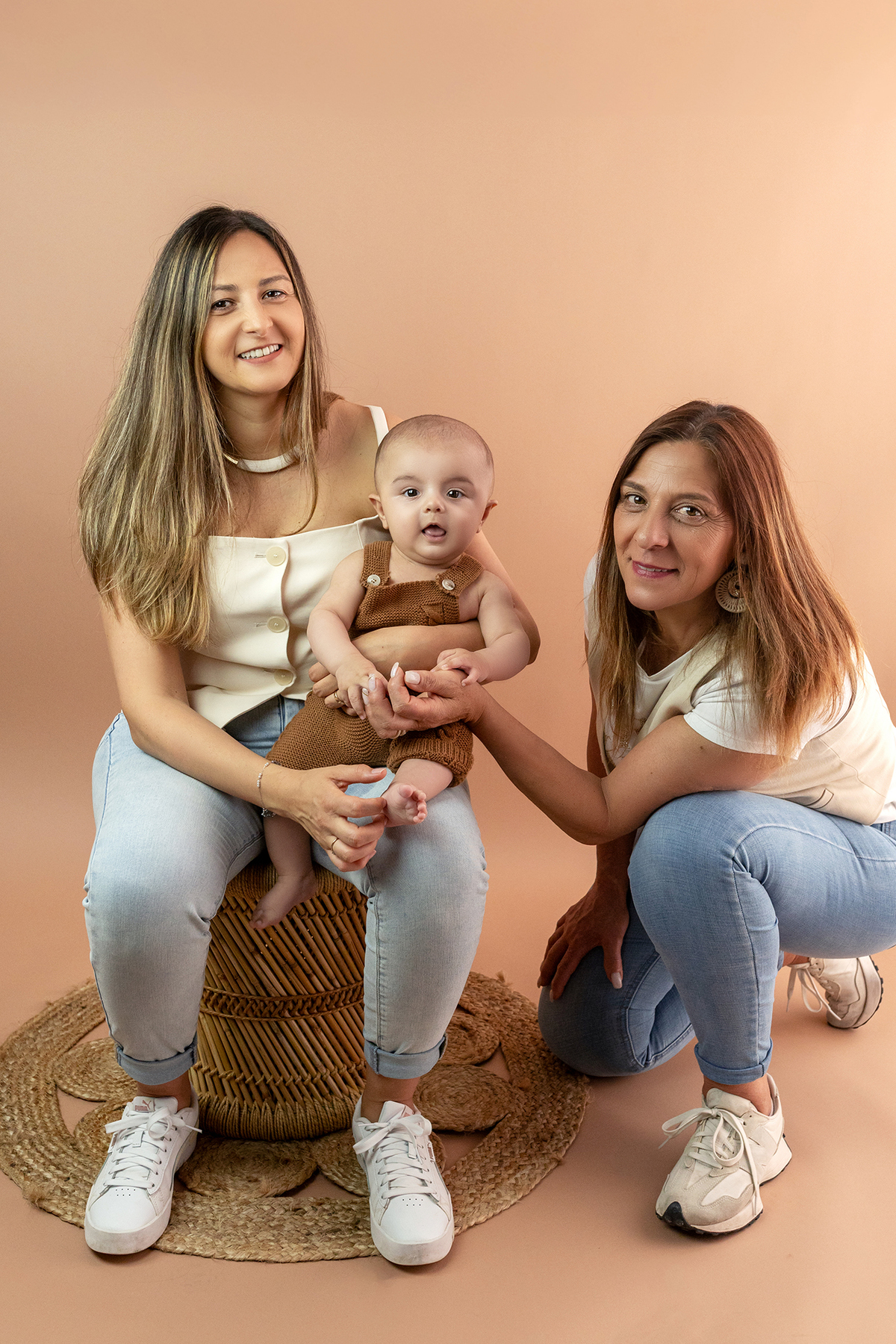 acompanhamento_mensal_fotografia_infantil_fotografia_bebe_ensaio_infantil_crescimento_bebe_primeiro_ano_estudio_fotografico_luz_estudio_maternidade_memorias_familia_criancas_felizes_espontaneidade_momentos_unicos_amor_familia