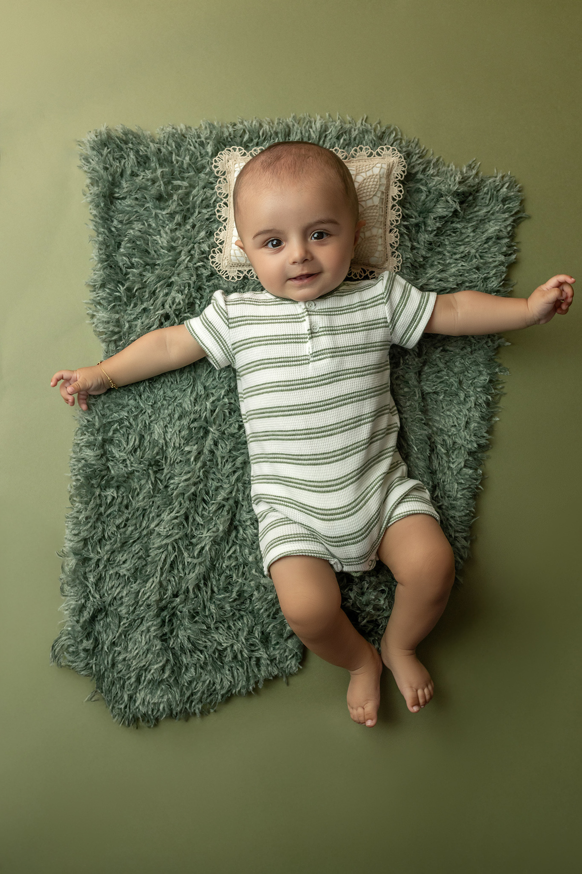 acompanhamento_mensal_fotografia_infantil_fotografia_bebe_ensaio_infantil_crescimento_bebe_primeiro_ano_estudio_fotografico_luz_estudio_maternidade_memorias_familia_criancas_felizes_espontaneidade_momentos_unicos_amor_familia