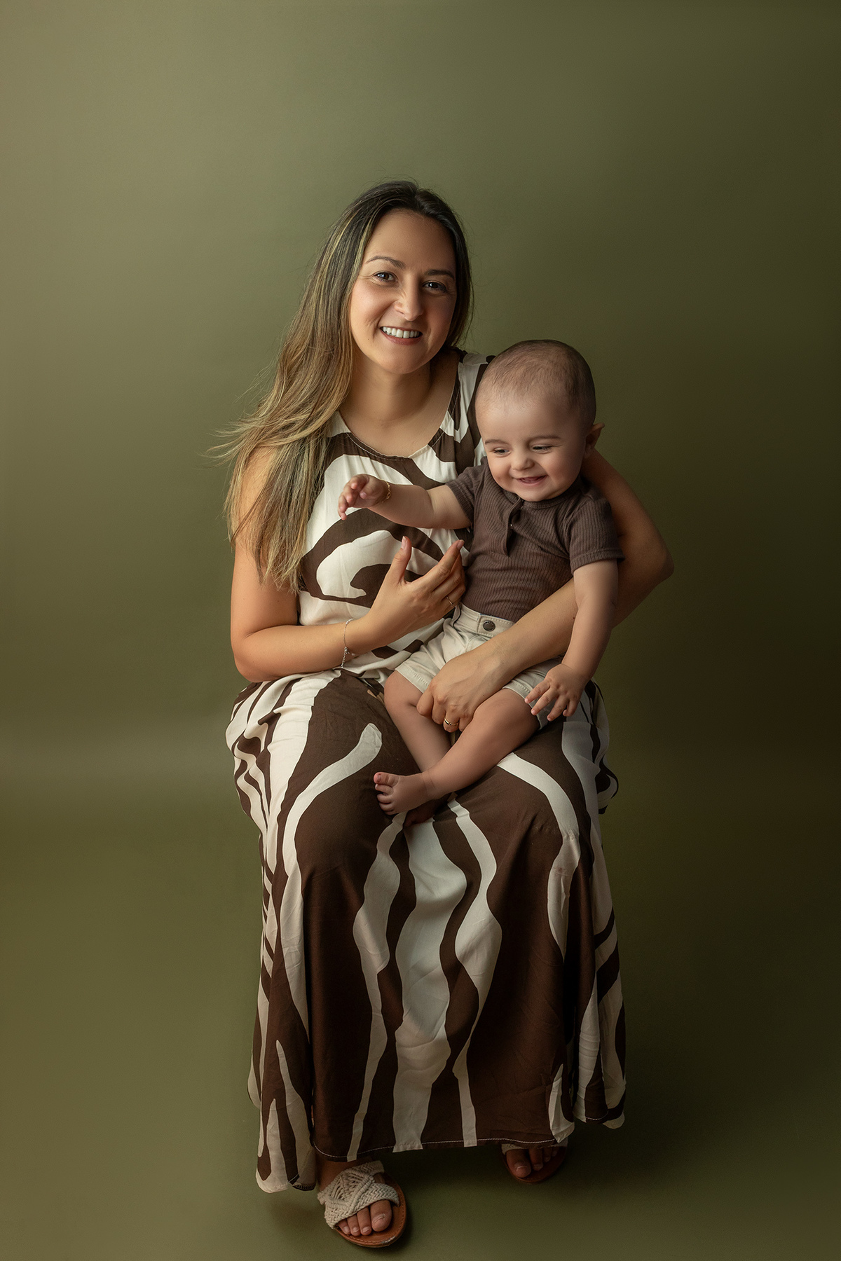 acompanhamento_mensal_fotografia_infantil_fotografia_bebe_ensaio_infantil_crescimento_bebe_primeiro_ano_estudio_fotografico_luz_estudio_maternidade_memorias_familia_criancas_felizes_espontaneidade_momentos_unicos_amor_familia