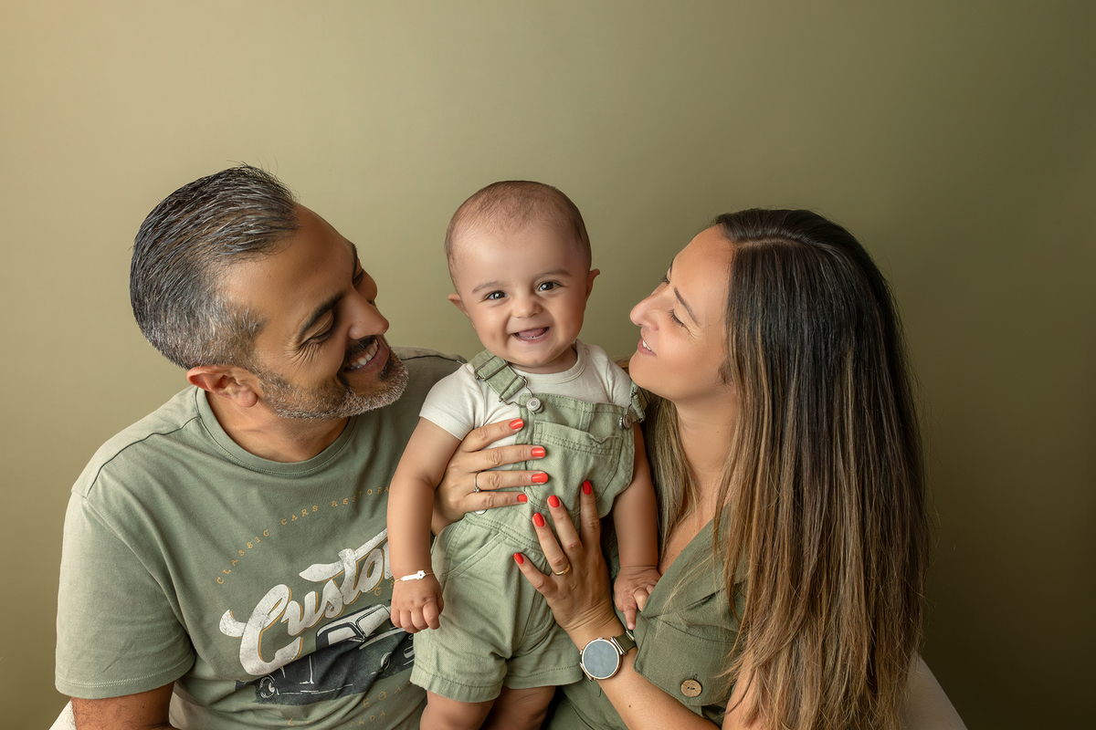acompanhamento_mensal_fotografia_infantil_fotografia_bebe_ensaio_infantil_crescimento_bebe_primeiro_ano_estudio_fotografico_luz_estudio_maternidade_memorias_familia_criancas_felizes_espontaneidade_momentos_unicos_amor_familia