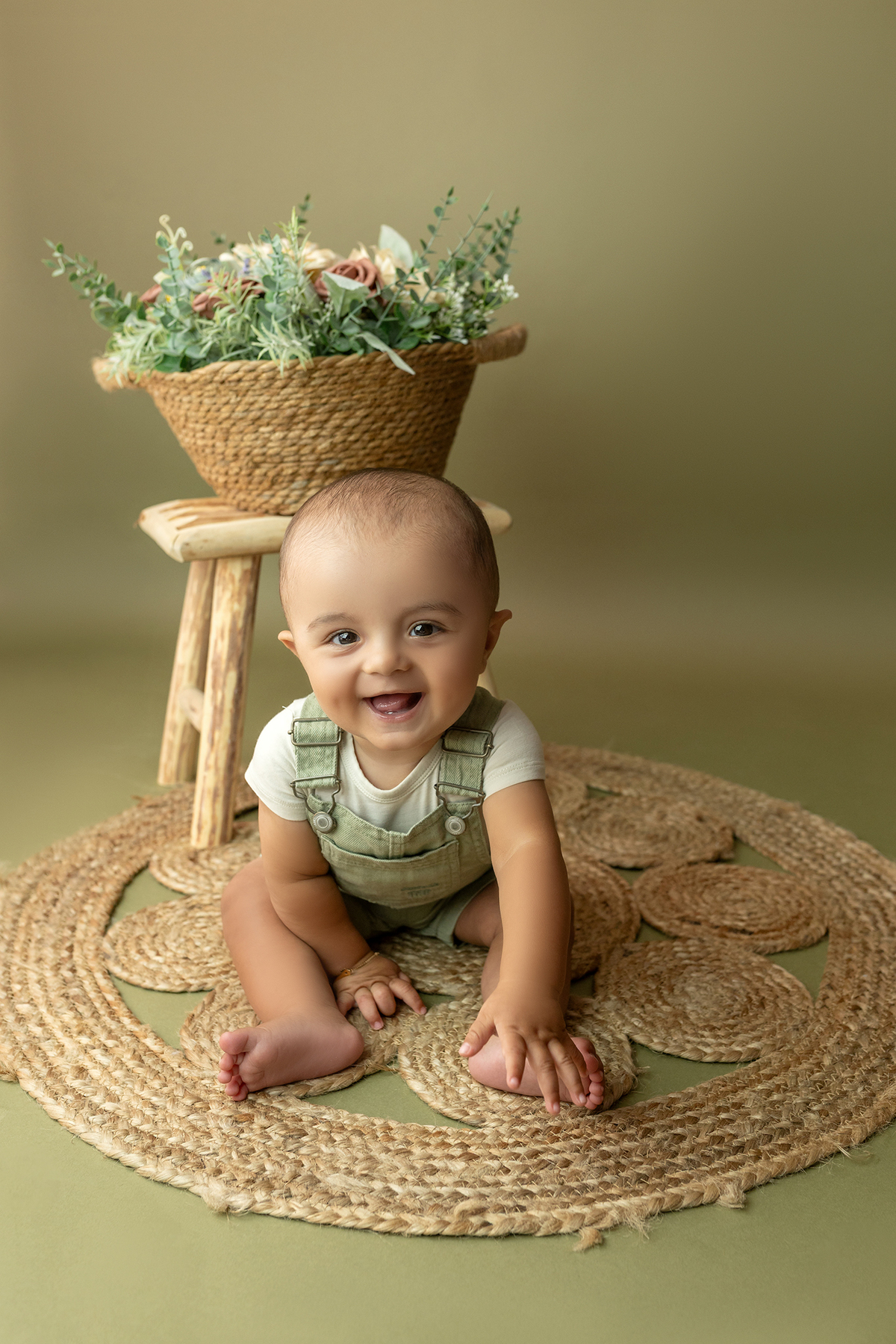 acompanhamento_mensal_fotografia_infantil_fotografia_bebe_ensaio_infantil_crescimento_bebe_primeiro_ano_estudio_fotografico_luz_estudio_maternidade_memorias_familia_criancas_felizes_espontaneidade_momentos_unicos_amor_familia