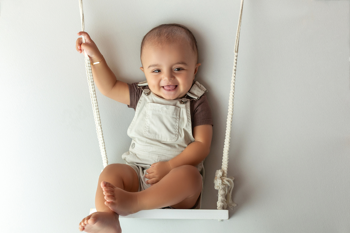 acompanhamento_mensal_fotografia_infantil_fotografia_bebe_ensaio_infantil_crescimento_bebe_primeiro_ano_estudio_fotografico_luz_estudio_maternidade_memorias_familia_criancas_felizes_espontaneidade_momentos_unicos_amor_familia