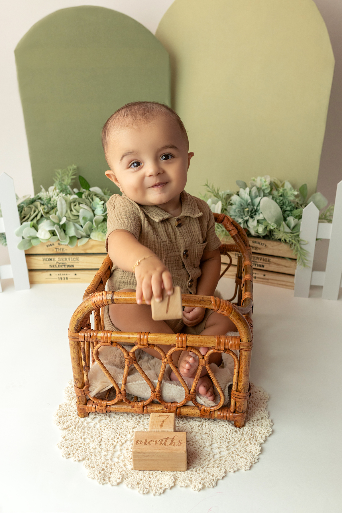 acompanhamento_mensal_fotografia_infantil_fotografia_bebe_ensaio_infantil_crescimento_bebe_primeiro_ano_estudio_fotografico_luz_estudio_maternidade_memorias_familia_criancas_felizes_espontaneidade_momentos_unicos_amor_familia