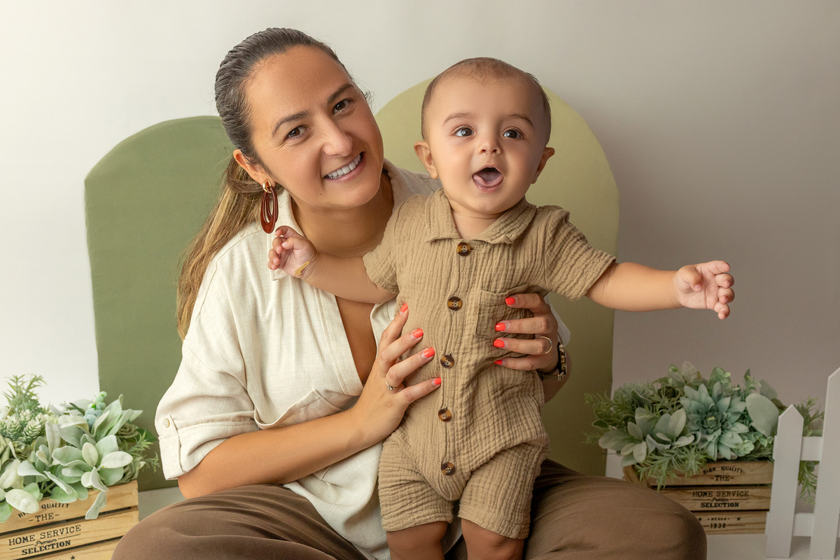 acompanhamento_mensal_fotografia_infantil_fotografia_bebe_ensaio_infantil_crescimento_bebe_primeiro_ano_estudio_fotografico_luz_estudio_maternidade_memorias_familia_criancas_felizes_espontaneidade_momentos_unicos_amor_familia