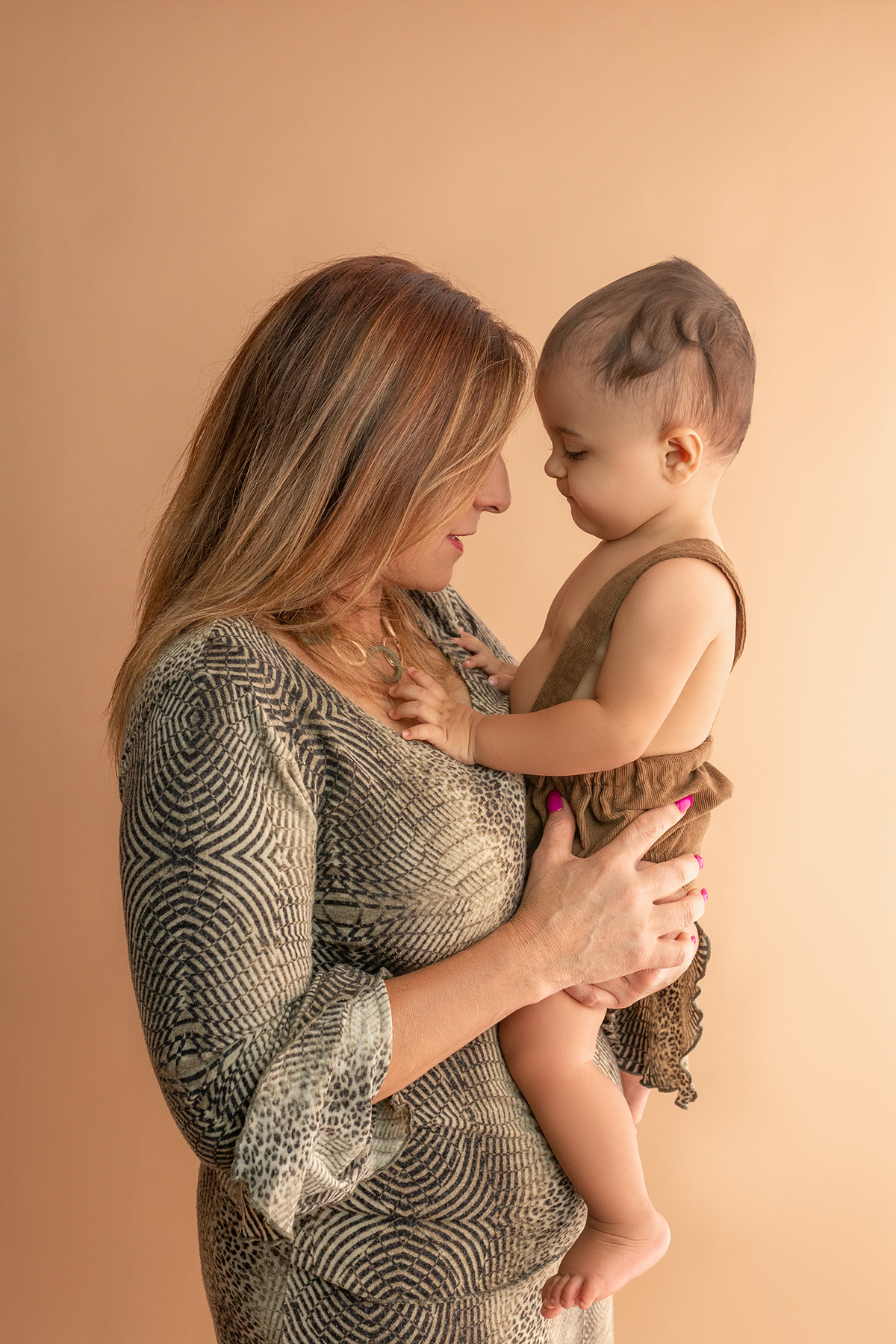 acompanhamento_mensal_fotografia_infantil_fotografia_bebe_ensaio_infantil_crescimento_bebe_primeiro_ano_estudio_fotografico_luz_estudio_maternidade_memorias_familia_criancas_felizes_espontaneidade_momentos_unicos_amor_familia