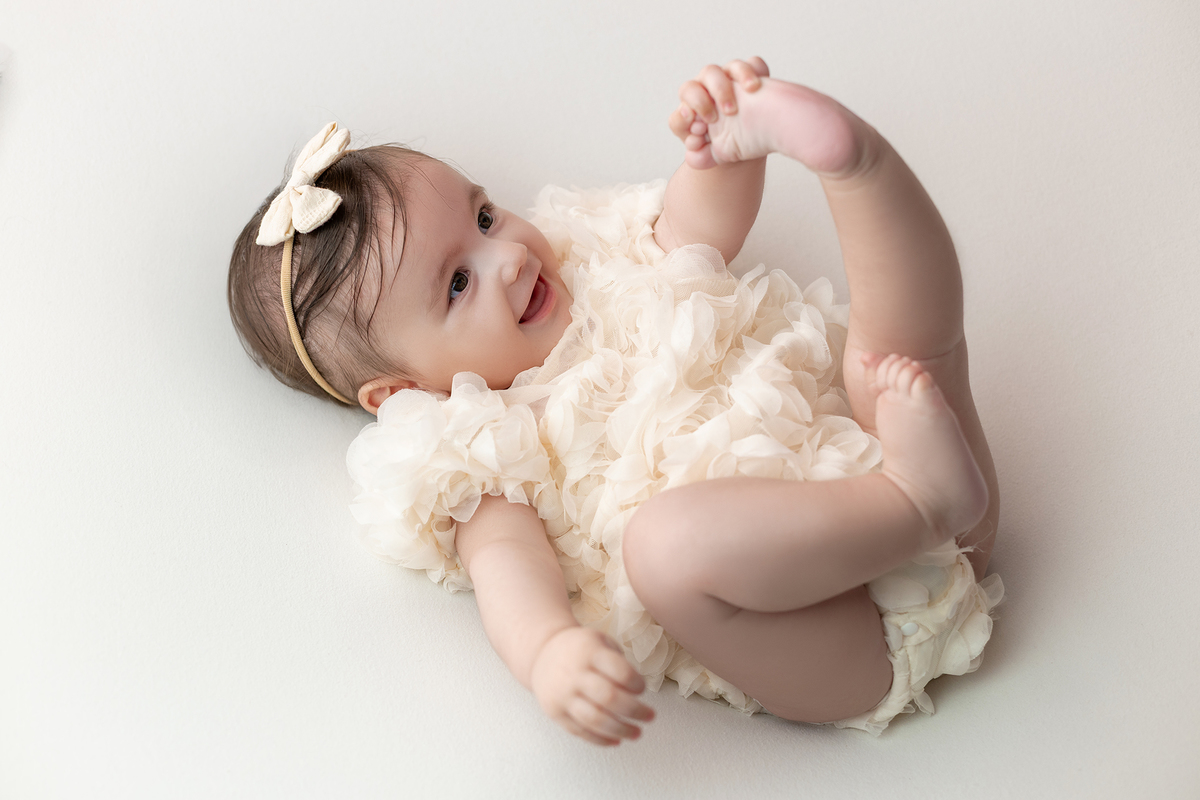 acompanhamento_mensal_fotografia_infantil_fotografia_bebe_ensaio_infantil_crescimento_bebe_primeiro_ano_estudio_fotografico_luz_estudio_maternidade_memorias_familia_criancas_felizes_espontaneidade_momentos_unicos_amor_familia