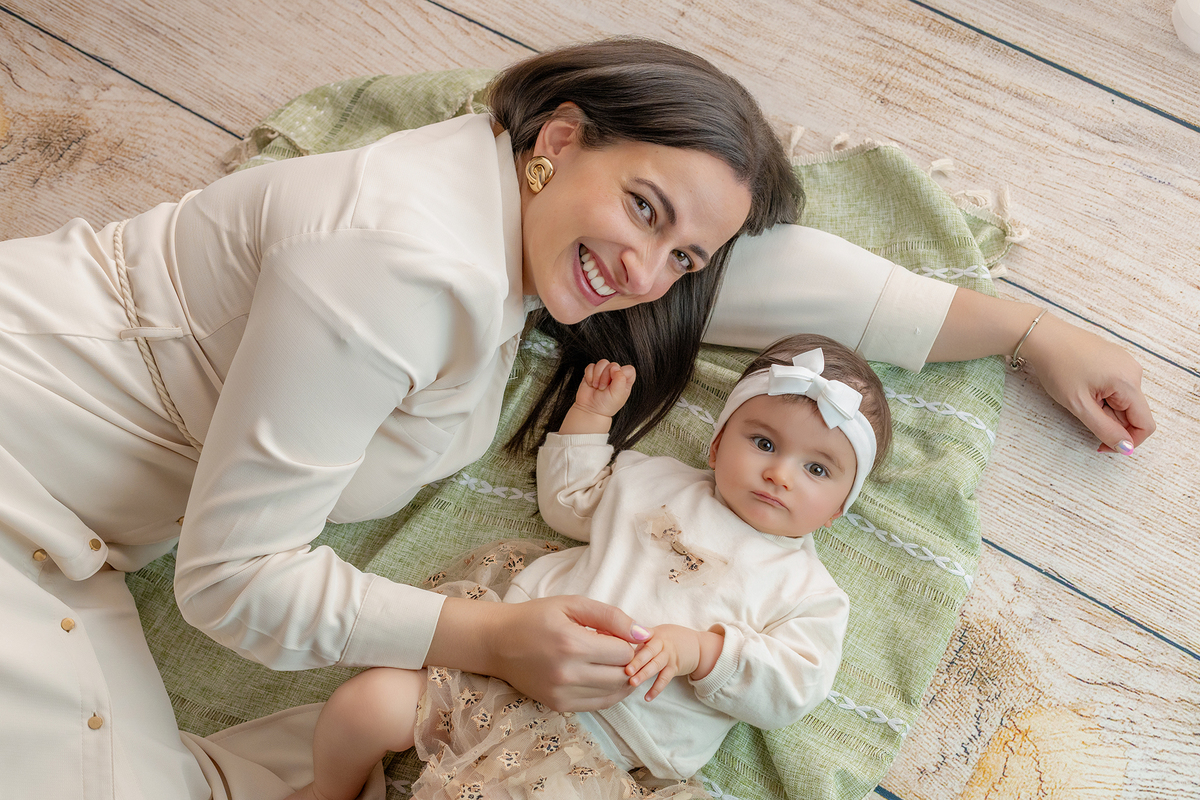 acompanhamento_mensal_fotografia_infantil_fotografia_bebe_ensaio_infantil_crescimento_bebe_primeiro_ano_estudio_fotografico_luz_estudio_maternidade_memorias_familia_criancas_felizes_espontaneidade_momentos_unicos_amor_familia