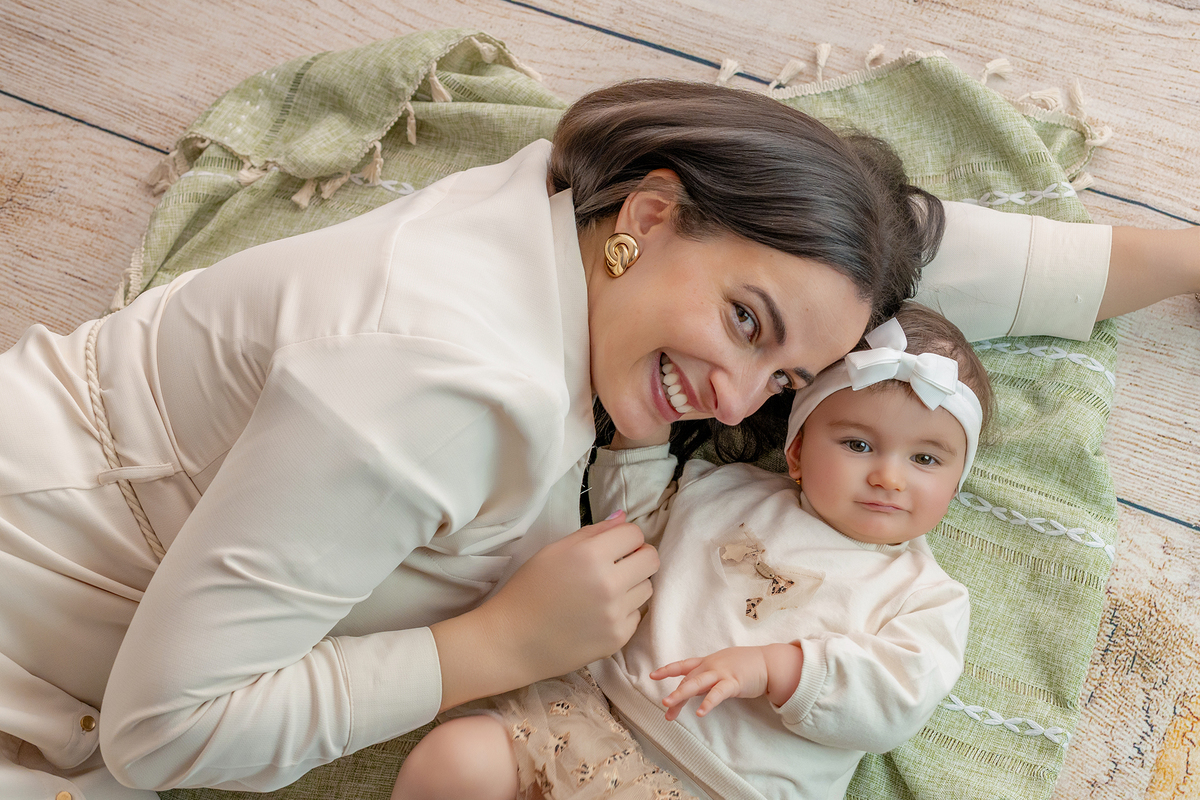 acompanhamento_mensal_fotografia_infantil_fotografia_bebe_ensaio_infantil_crescimento_bebe_primeiro_ano_estudio_fotografico_luz_estudio_maternidade_memorias_familia_criancas_felizes_espontaneidade_momentos_unicos_amor_familia