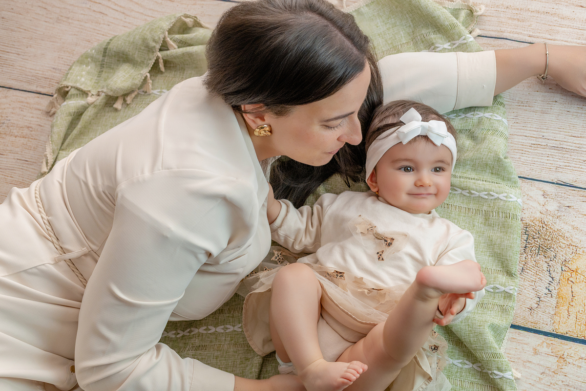 acompanhamento_mensal_fotografia_infantil_fotografia_bebe_ensaio_infantil_crescimento_bebe_primeiro_ano_estudio_fotografico_luz_estudio_maternidade_memorias_familia_criancas_felizes_espontaneidade_momentos_unicos_amor_familia