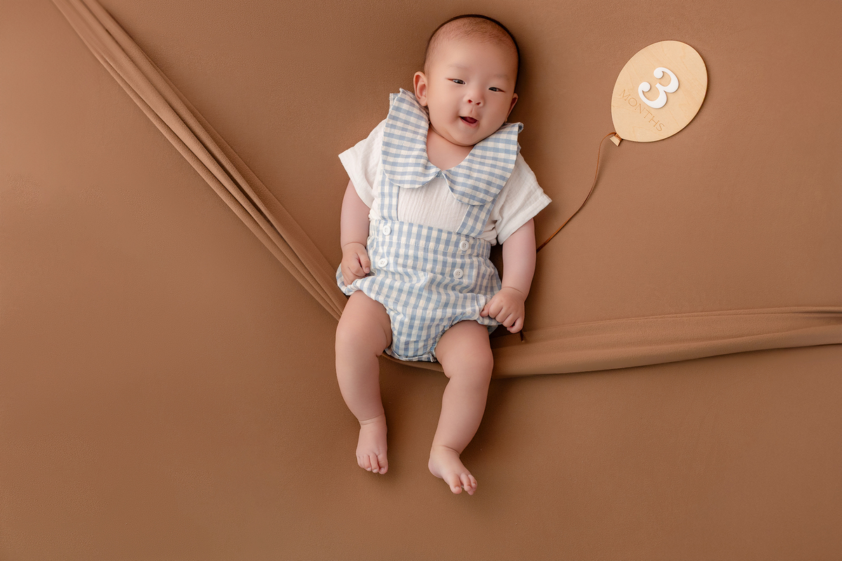 acompanhamento_mensal_fotografia_infantil_fotografia_bebe_ensaio_infantil_crescimento_bebe_primeiro_ano_estudio_fotografico_luz_estudio_maternidade_memorias_familia_criancas_felizes_espontaneidade_momentos_unicos_amor_familia