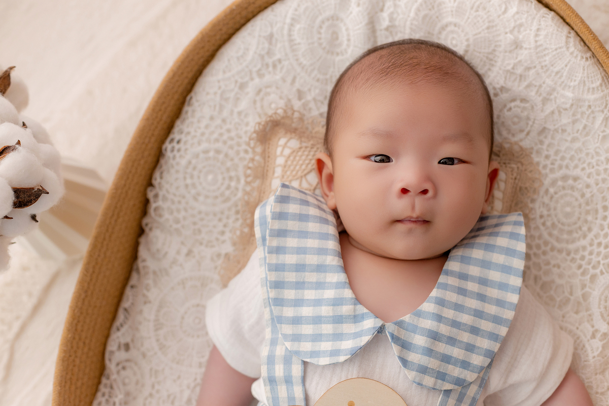 acompanhamento_mensal_fotografia_infantil_fotografia_bebe_ensaio_infantil_crescimento_bebe_primeiro_ano_estudio_fotografico_luz_estudio_maternidade_memorias_familia_criancas_felizes_espontaneidade_momentos_unicos_amor_familia