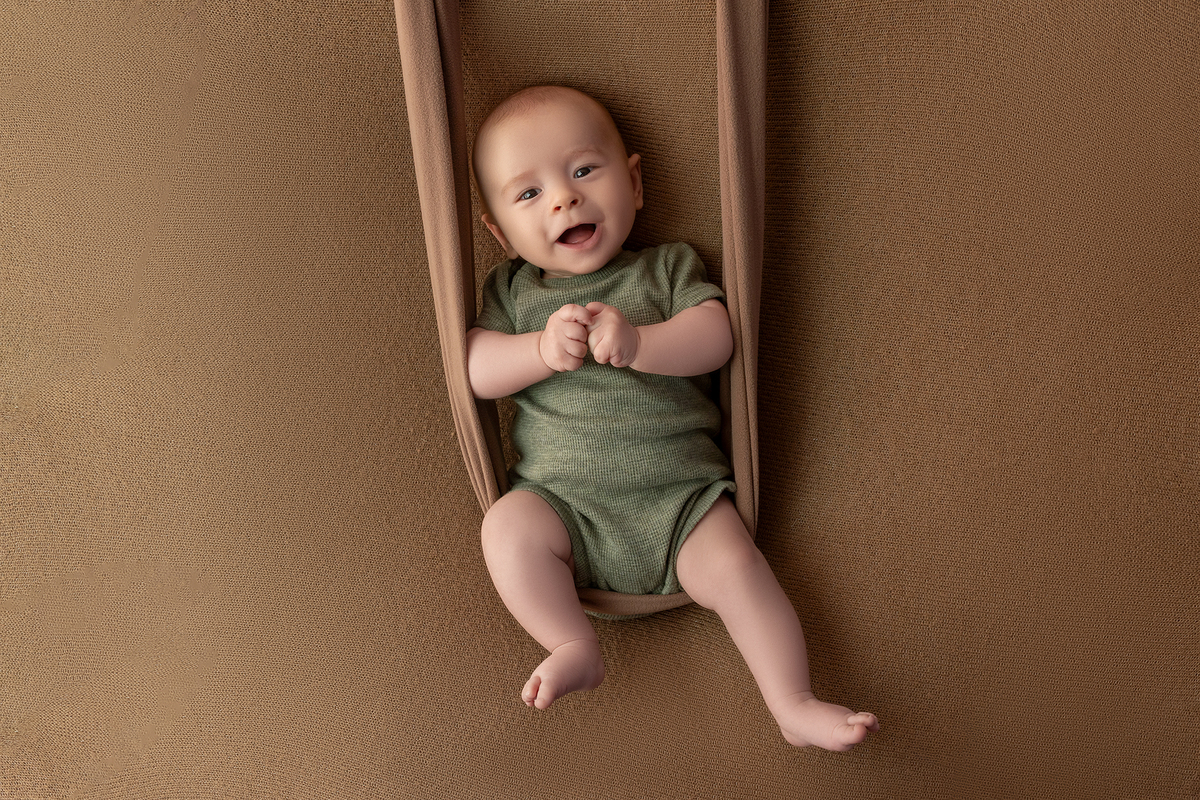 acompanhamento_mensal_fotografia_infantil_fotografia_bebe_ensaio_infantil_crescimento_bebe_primeiro_ano_estudio_fotografico_luz_estudio_maternidade_memorias_familia_criancas_felizes_espontaneidade_momentos_unicos_amor_familia