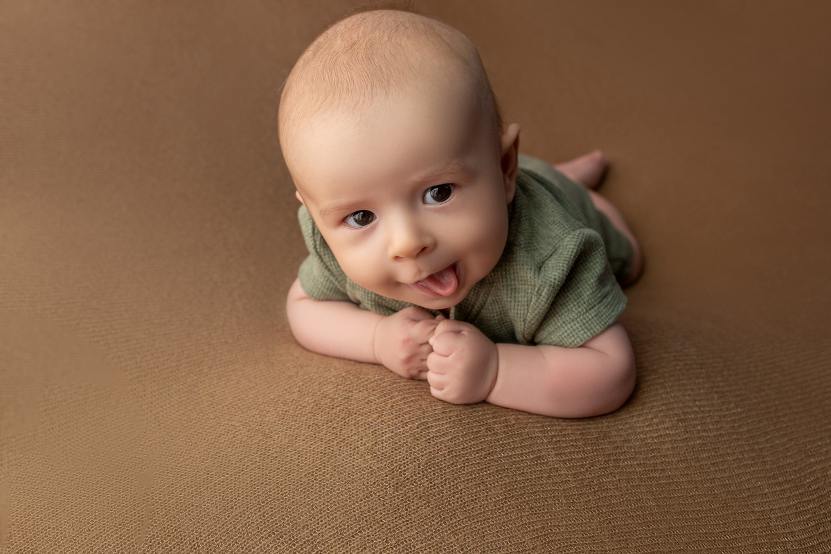 acompanhamento_mensal_fotografia_infantil_fotografia_bebe_ensaio_infantil_crescimento_bebe_primeiro_ano_estudio_fotografico_luz_estudio_maternidade_memorias_familia_criancas_felizes_espontaneidade_momentos_unicos_amor_familia