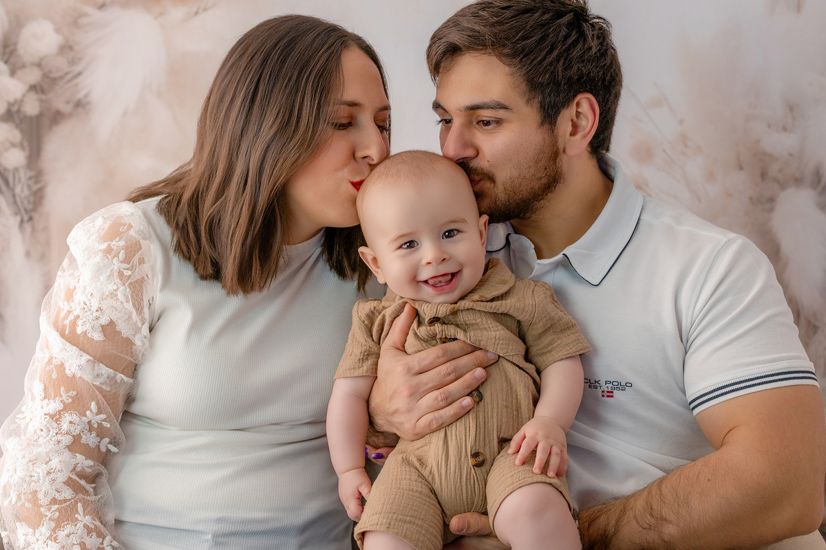 acompanhamento_mensal_fotografia_infantil_fotografia_bebe_ensaio_infantil_crescimento_bebe_primeiro_ano_estudio_fotografico_luz_estudio_maternidade_memorias_familia_criancas_felizes_espontaneidade_momentos_unicos_amor_familia