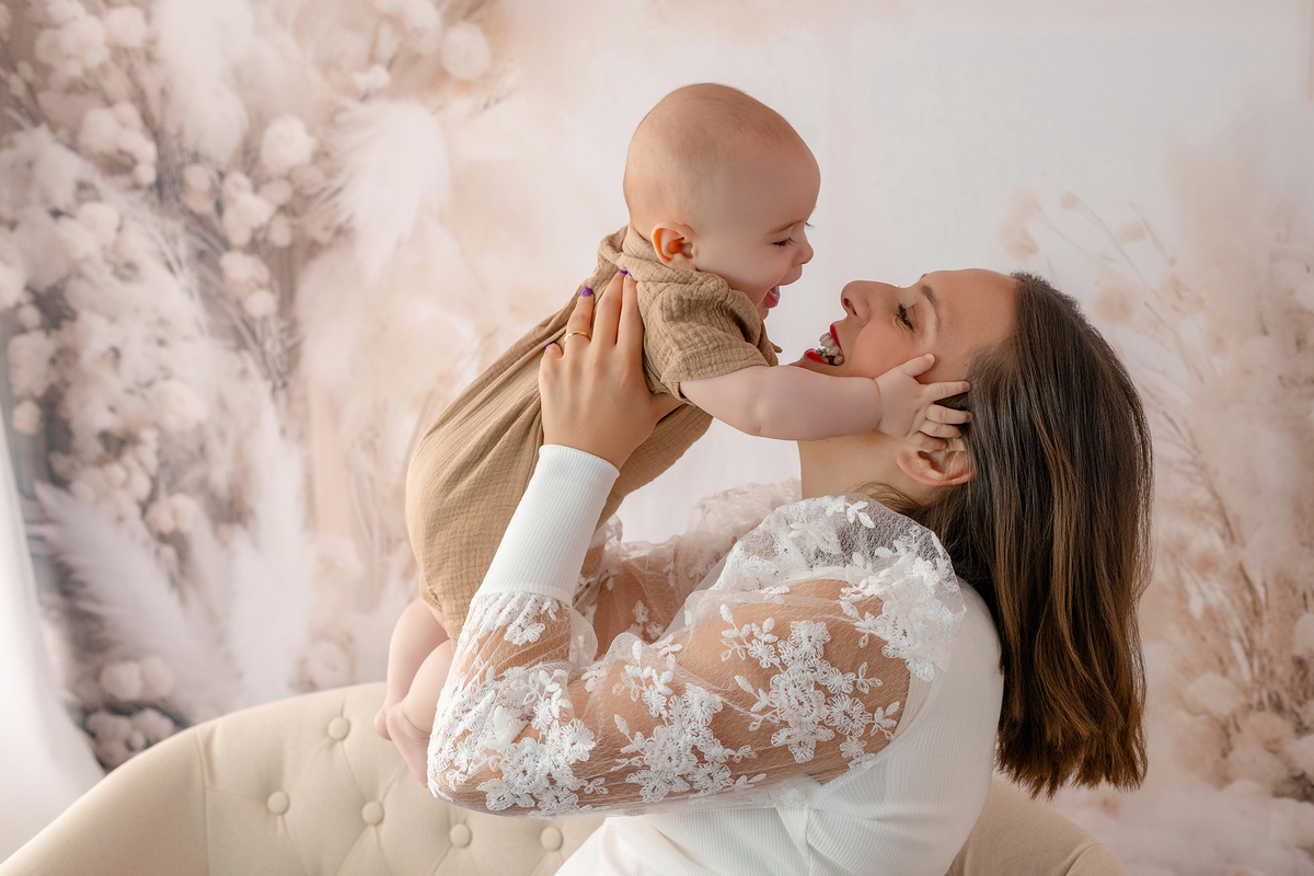acompanhamento_mensal_fotografia_infantil_fotografia_bebe_ensaio_infantil_crescimento_bebe_primeiro_ano_estudio_fotografico_luz_estudio_maternidade_memorias_familia_criancas_felizes_espontaneidade_momentos_unicos_amor_familia