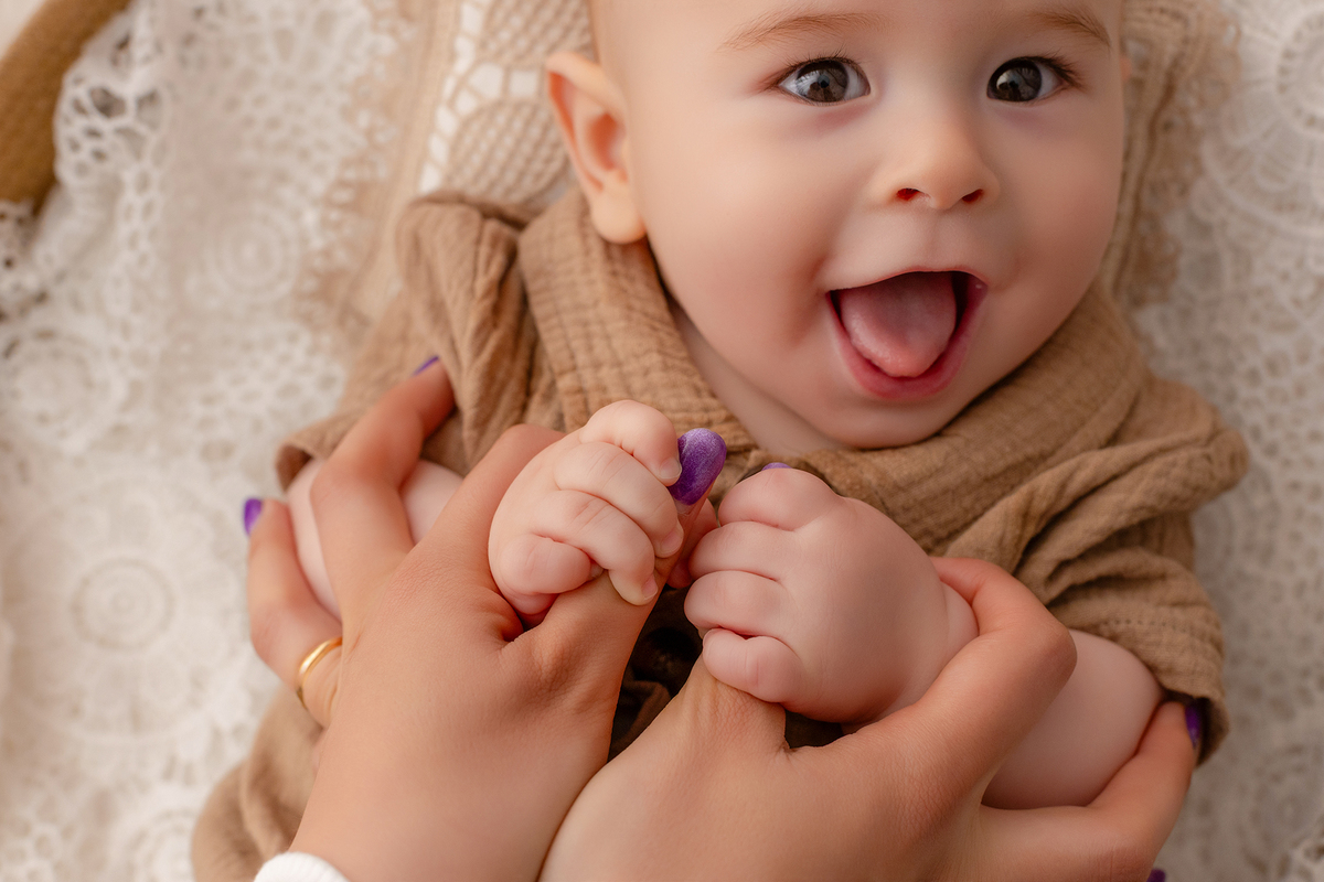acompanhamento_mensal_fotografia_infantil_fotografia_bebe_ensaio_infantil_crescimento_bebe_primeiro_ano_estudio_fotografico_luz_estudio_maternidade_memorias_familia_criancas_felizes_espontaneidade_momentos_unicos_amor_familia