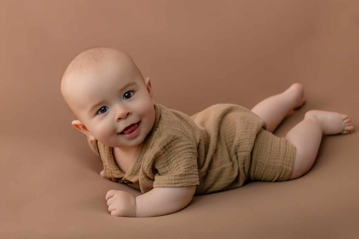 acompanhamento_mensal_fotografia_infantil_fotografia_bebe_ensaio_infantil_crescimento_bebe_primeiro_ano_estudio_fotografico_luz_estudio_maternidade_memorias_familia_criancas_felizes_espontaneidade_momentos_unicos_amor_familia