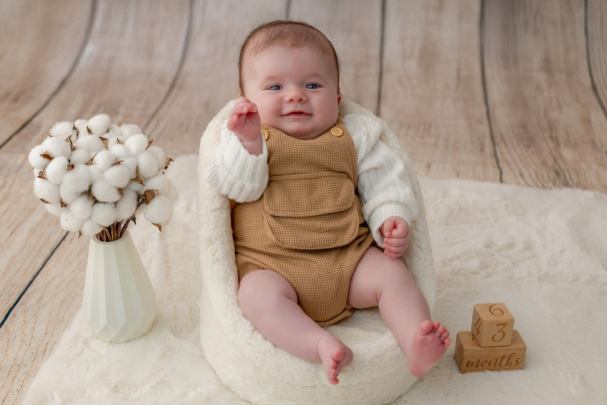 acompanhamento_mensal_fotografia_infantil_fotografia_bebe_ensaio_infantil_crescimento_bebe_primeiro_ano_estudio_fotografico_luz_estudio_maternidade_memorias_familia_criancas_felizes_espontaneidade_momentos_unicos_amor_familia
