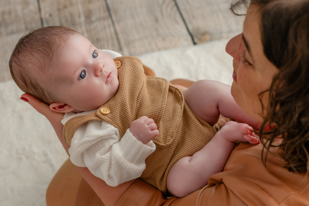 acompanhamento_mensal_fotografia_infantil_fotografia_bebe_ensaio_infantil_crescimento_bebe_primeiro_ano_estudio_fotografico_luz_estudio_maternidade_memorias_familia_criancas_felizes_espontaneidade_momentos_unicos_amor_familia