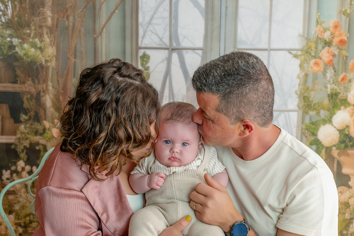 acompanhamento_mensal_fotografia_infantil_fotografia_bebe_ensaio_infantil_crescimento_bebe_primeiro_ano_estudio_fotografico_luz_estudio_maternidade_memorias_familia_criancas_felizes_espontaneidade_momentos_unicos_amor_familia