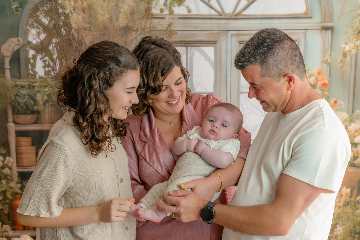 acompanhamento_mensal_fotografia_infantil_fotografia_bebe_ensaio_infantil_crescimento_bebe_primeiro_ano_estudio_fotografico_luz_estudio_maternidade_memorias_familia_criancas_felizes_espontaneidade_momentos_unicos_amor_familia