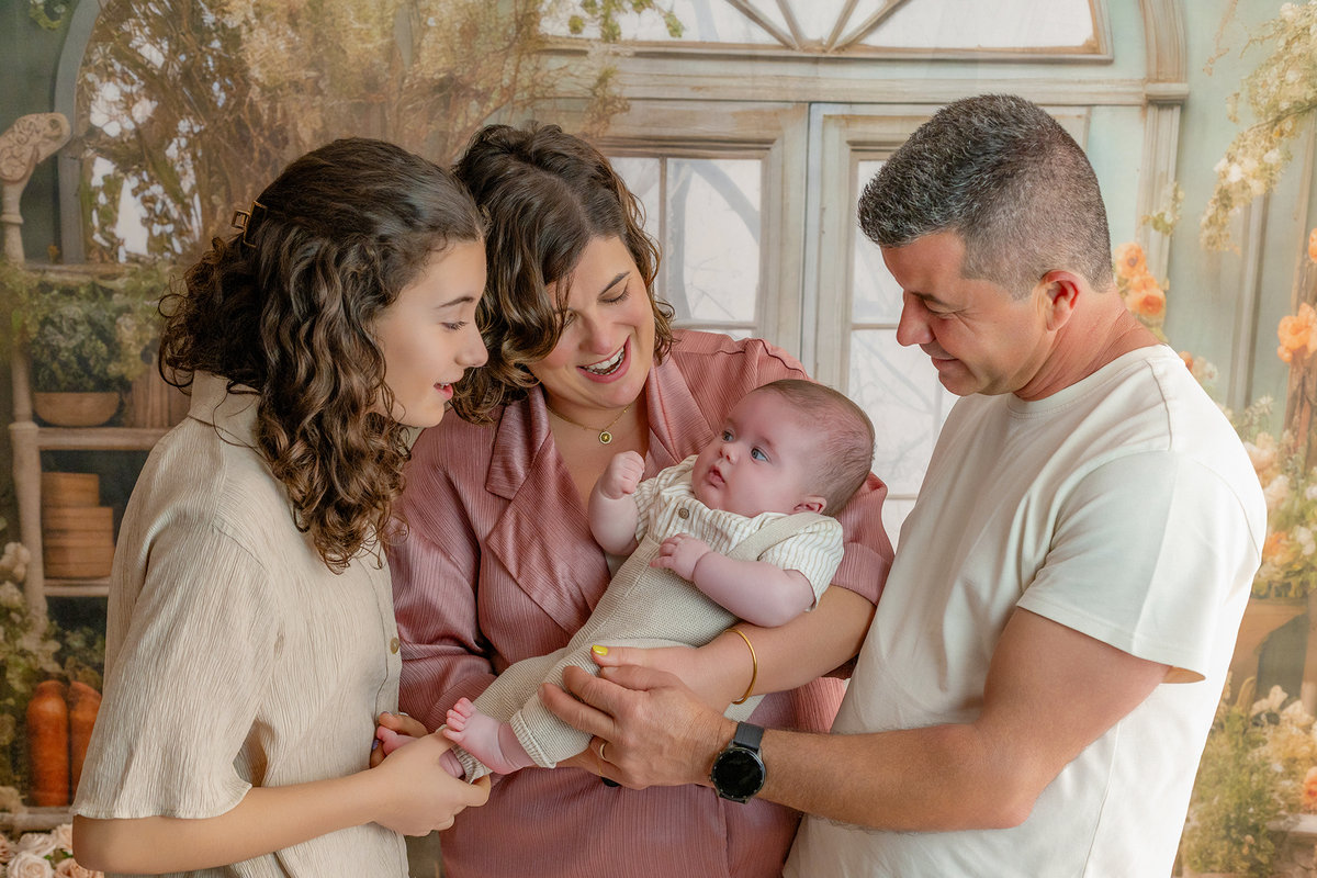 acompanhamento_mensal_fotografia_infantil_fotografia_bebe_ensaio_infantil_crescimento_bebe_primeiro_ano_estudio_fotografico_luz_estudio_maternidade_memorias_familia_criancas_felizes_espontaneidade_momentos_unicos_amor_familia