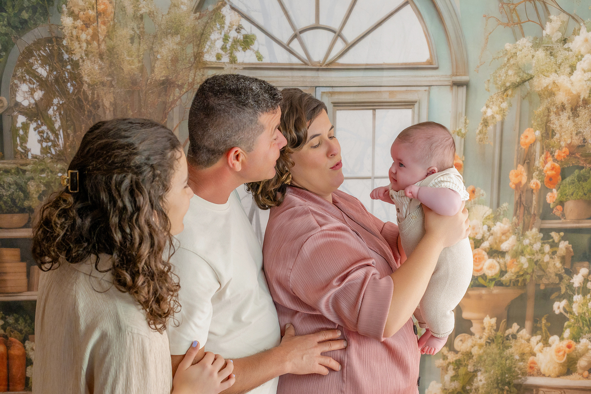 acompanhamento_mensal_fotografia_infantil_fotografia_bebe_ensaio_infantil_crescimento_bebe_primeiro_ano_estudio_fotografico_luz_estudio_maternidade_memorias_familia_criancas_felizes_espontaneidade_momentos_unicos_amor_familia