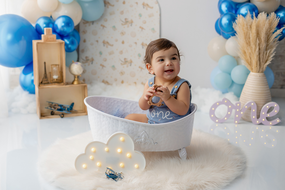 acompanhamento_smash_aviador_smash_the_cake_aviador_ensaio_bebe_aviador_fotografia_infantil_tema_aviacao_bebe_piloto_primeiro_aniversario_smash_estudio_fotografico_luz_estudio_bebe_feliz_criancas_felizes_expressao_espontanea_momentos_unicos_amor_familia_b