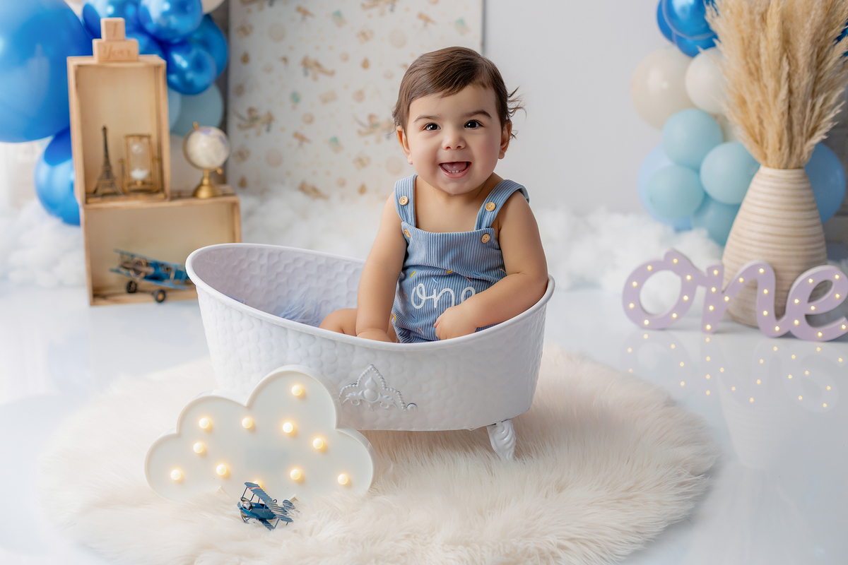 acompanhamento_smash_aviador_smash_the_cake_aviador_ensaio_bebe_aviador_fotografia_infantil_tema_aviacao_bebe_piloto_primeiro_aniversario_smash_estudio_fotografico_luz_estudio_bebe_feliz_criancas_felizes_expressao_espontanea_momentos_unicos_amor_familia_b